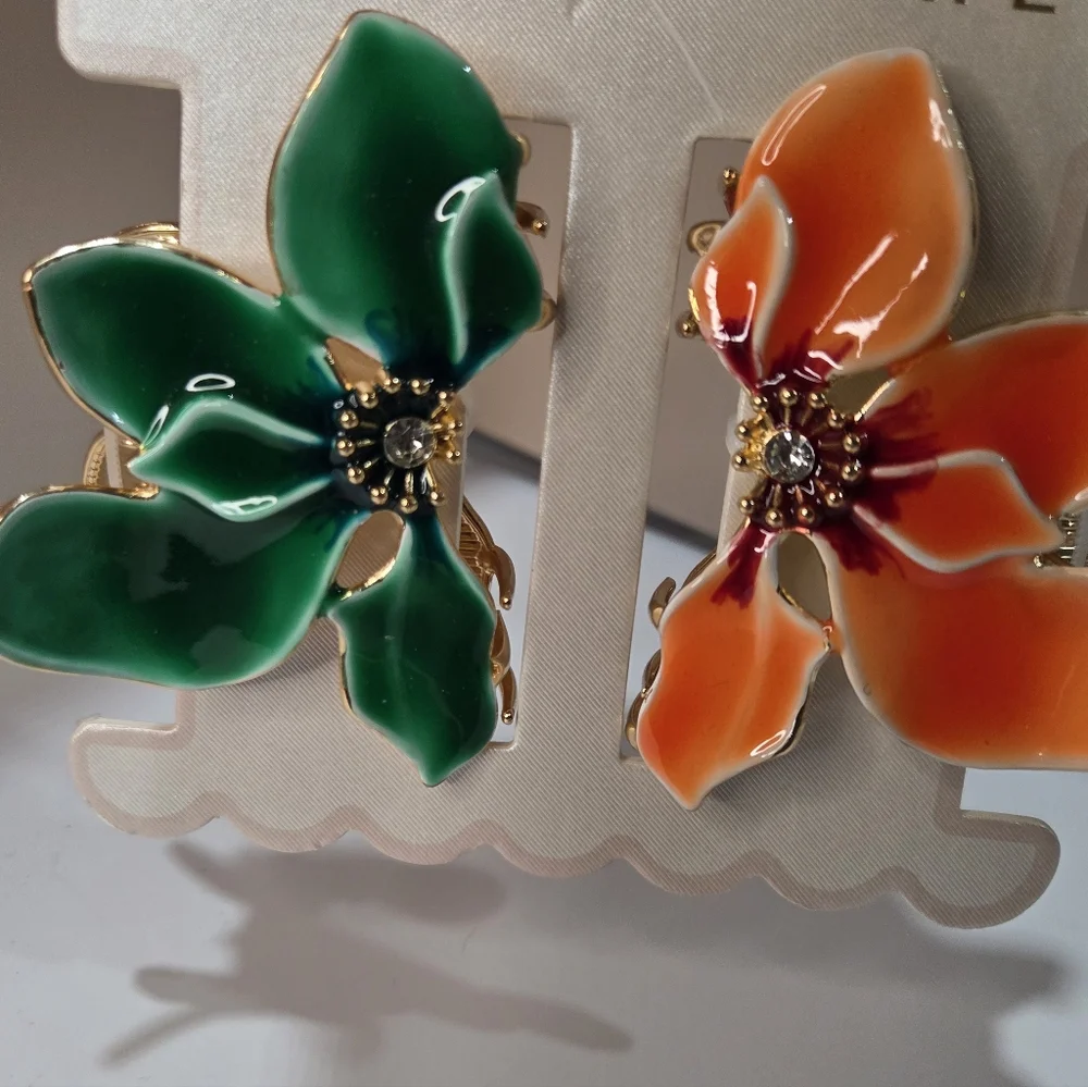💚🔹️Sunday State🔹️ Floral Hair  - Green and Orange Set Of 2 Metal Claw Clip